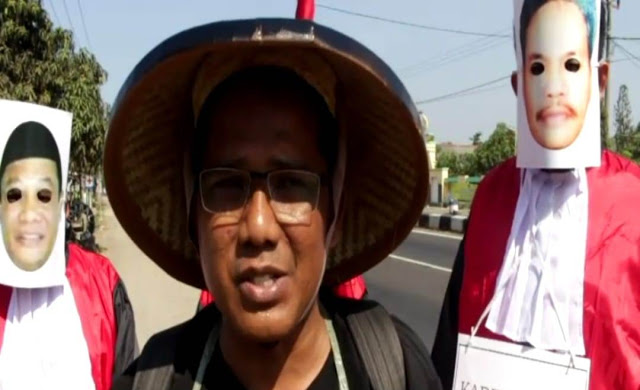 Dari Indramayu Masdi Berjalan Kaki ke Jakarta Mencari Keadilan