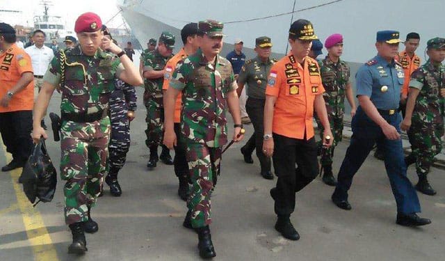 Panglima TNI Bersama Kepala Badan SAR Tinjau Titik Temuan Bagian Badan Pesawat Lion Air JT 610