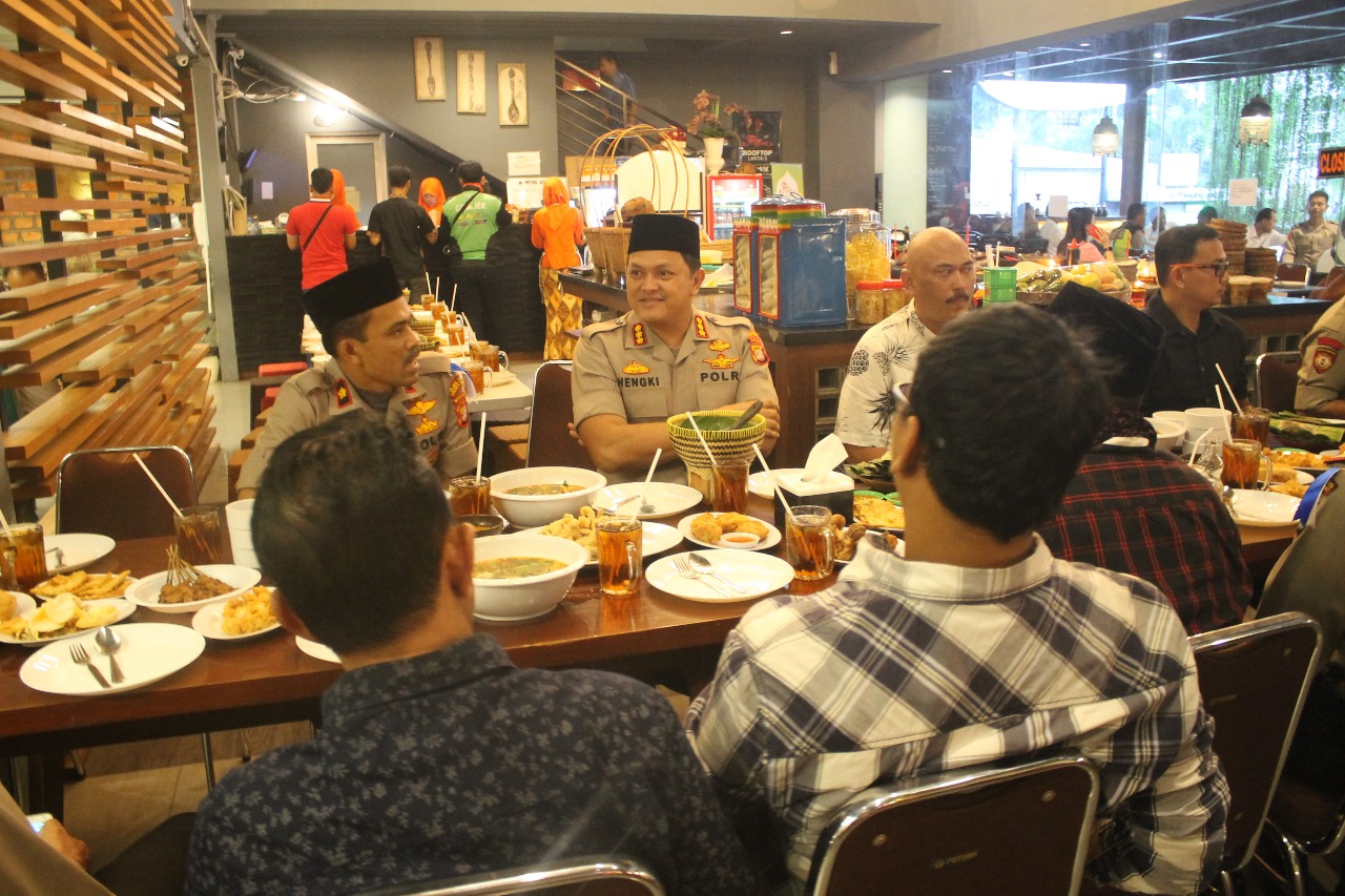 Polres Metro Jakbar Perkokoh Sinergitas Insan Pers Dengan Buka Buasa Bersama