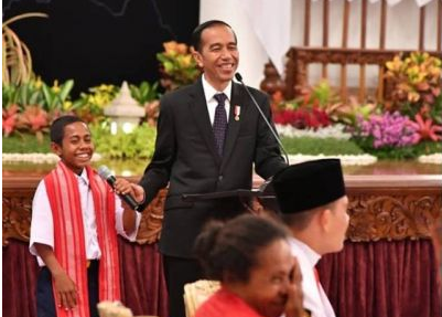 Aksi Heroik Jhoni Panjat Tiang Bendera Banyak Dapat Apresiasi Dan Hadiah