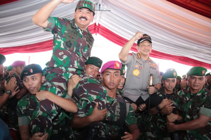 Kapolri dan Panglima TNI Beri Pengarahan Prajurit TNI dan Polri di Papua