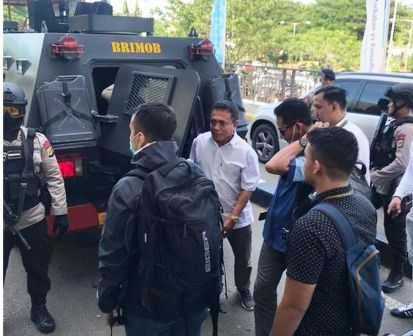 KPK Terbangkan Gubernur Aceh Dengan Pengawalan Ketat