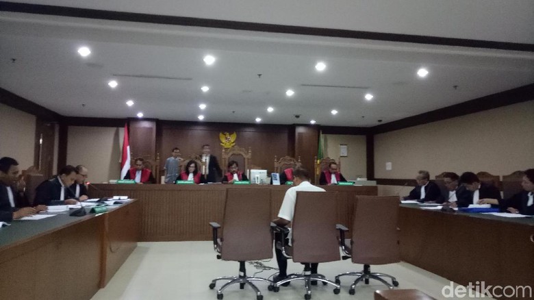 Kadis di Lampung Tengah Didakwa Jadi Perantara Suap Bupati Mustafa