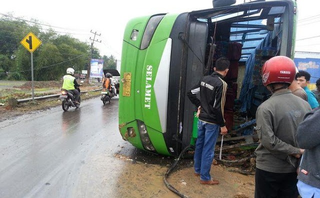 Bus Berisi Pemudik Kecelakaan Di Jalinsum Lampung, Empat Orang Luka-Luka
