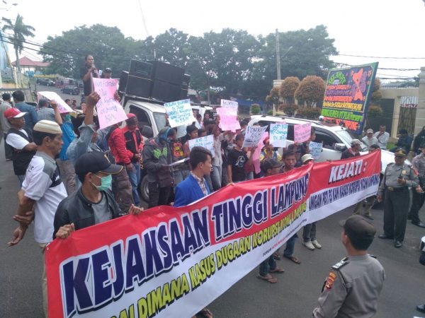 Ratusan Masa FKPK Desak Kejati Periksa Ketua Koni Lampung M. Ridho Ficardo