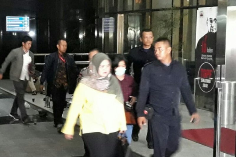 Neneng Hassanah Dalam Kondisi Hamil?