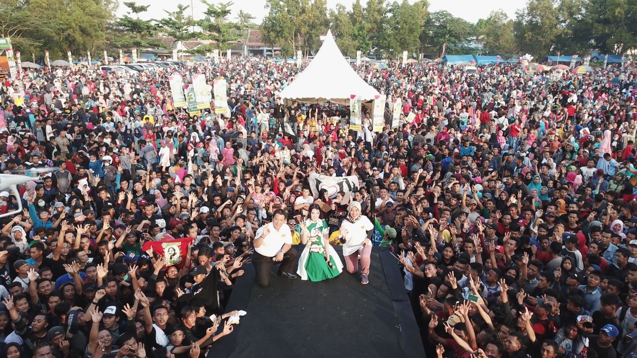 Via Vallen: “Kalo Pengen Lampung Maju dan Berjaya, Pilih Nomor 3”