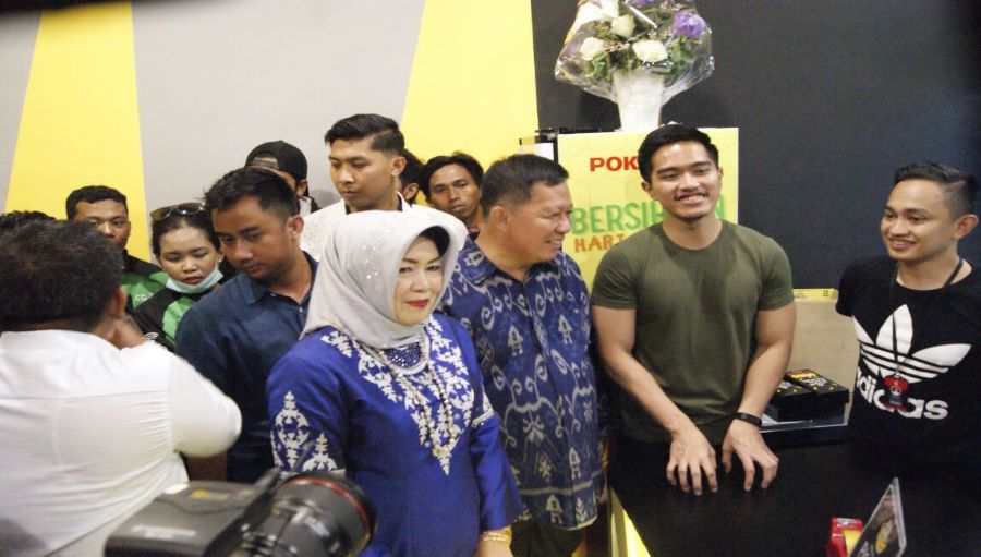 Grand Opening Outlet Sang Pisang Putra Jokowi Diserbu Pengunjung