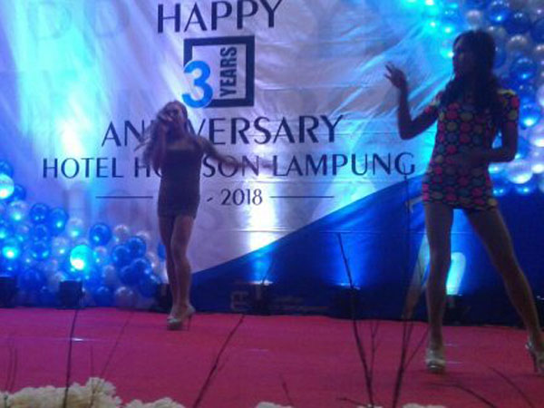 Aksi Tiga Waria Saat Gathering Aninversary Hotel Horison Difasilitasi Managemen