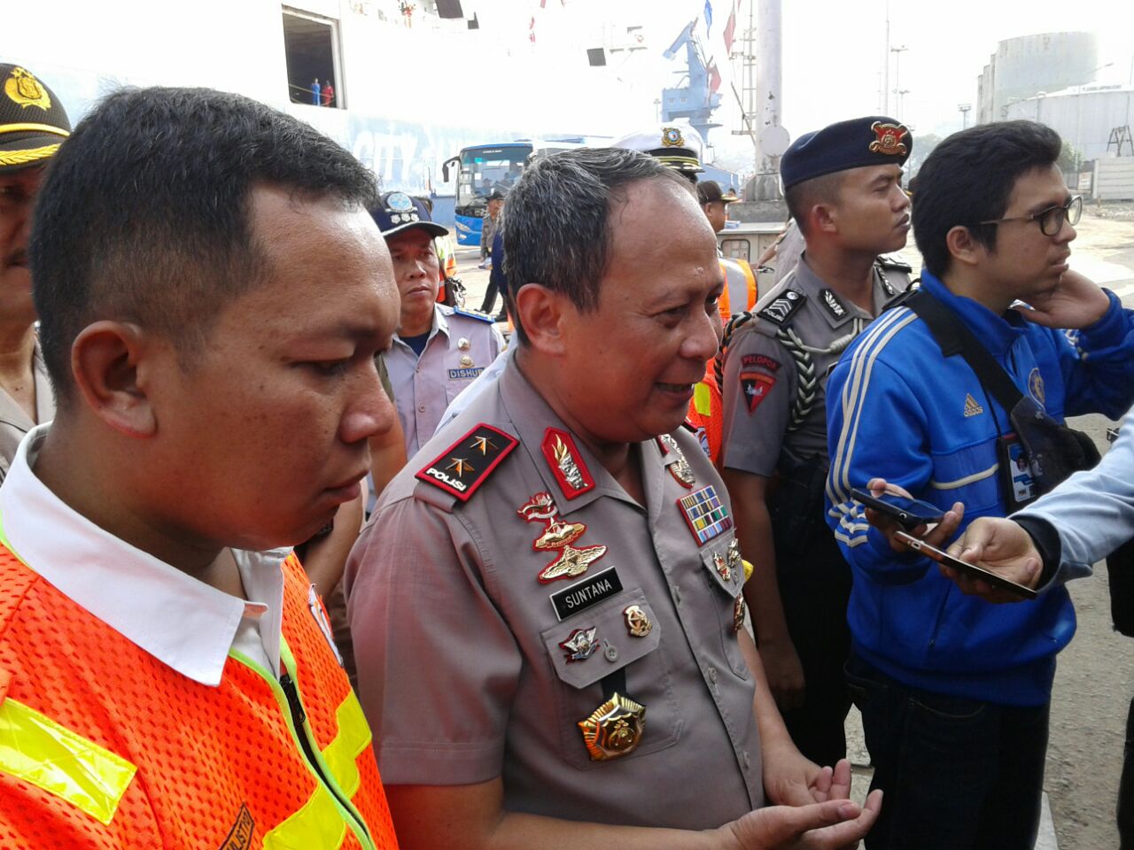 Kapolda Lampung Sambut Kedatangan 718 Pemudik Di Pelabuhan Panjang