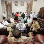 Ridho Sambut Prabowo Subianto di Bandara Radin Inten II