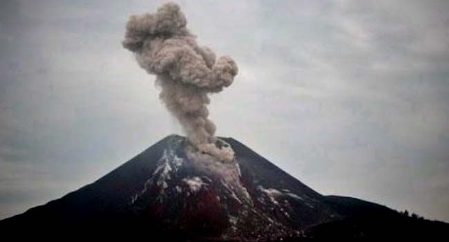 Gunung Anak Krakatau Erupsi Hingga 1000 M Dari Puncaknya