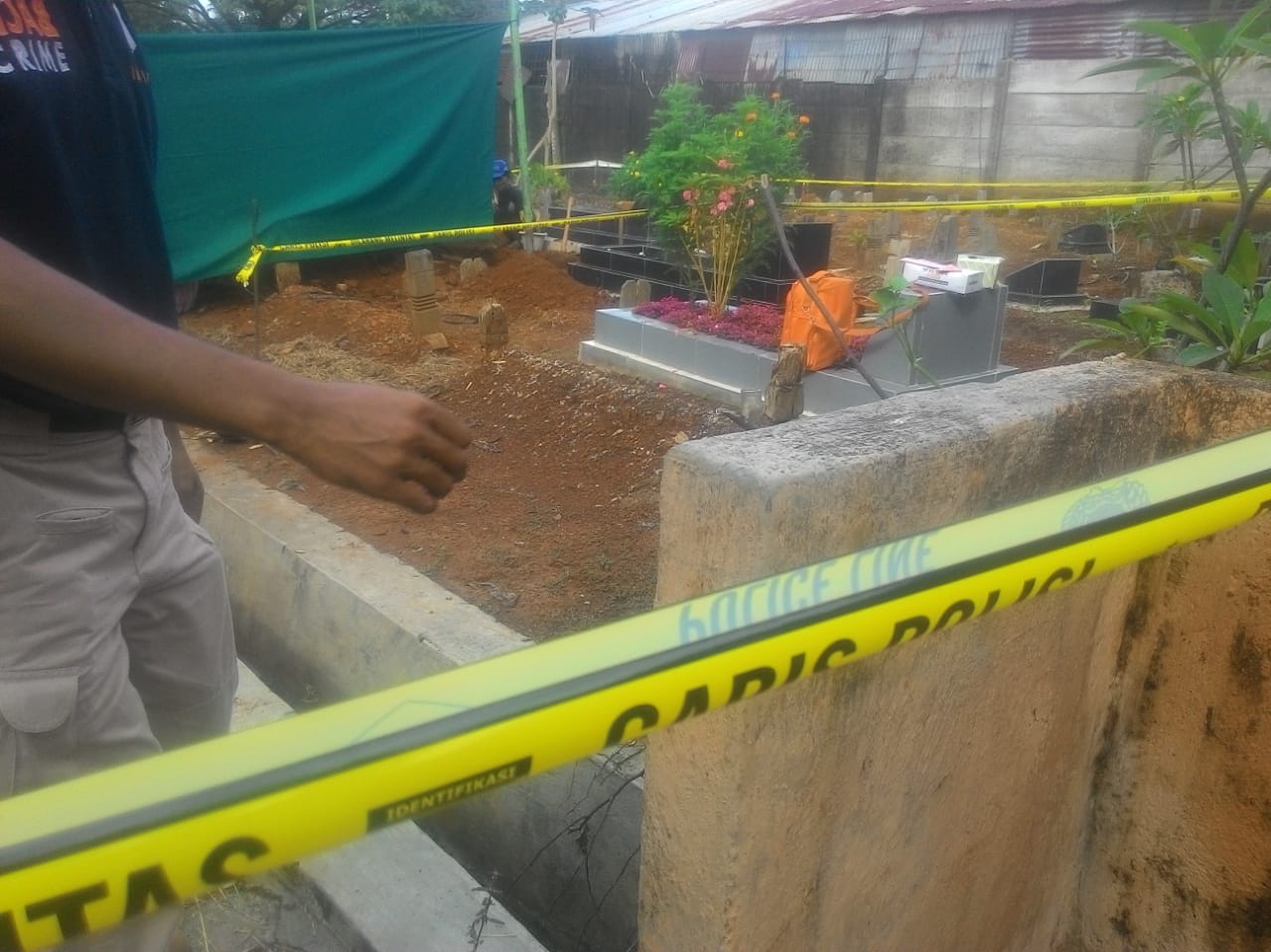 Polisi Bongkar Makam Yogi Andika