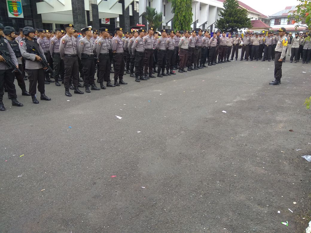 Kapolres Pimpin Pengamanan Unras Kades Se-Lampung Utara