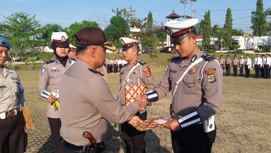 Gagalkan Aksi Pecurian Rel KA dan Tangkap Penyalahguna Ganja, Tiga Personel Lantas Lampura Dapat Reward