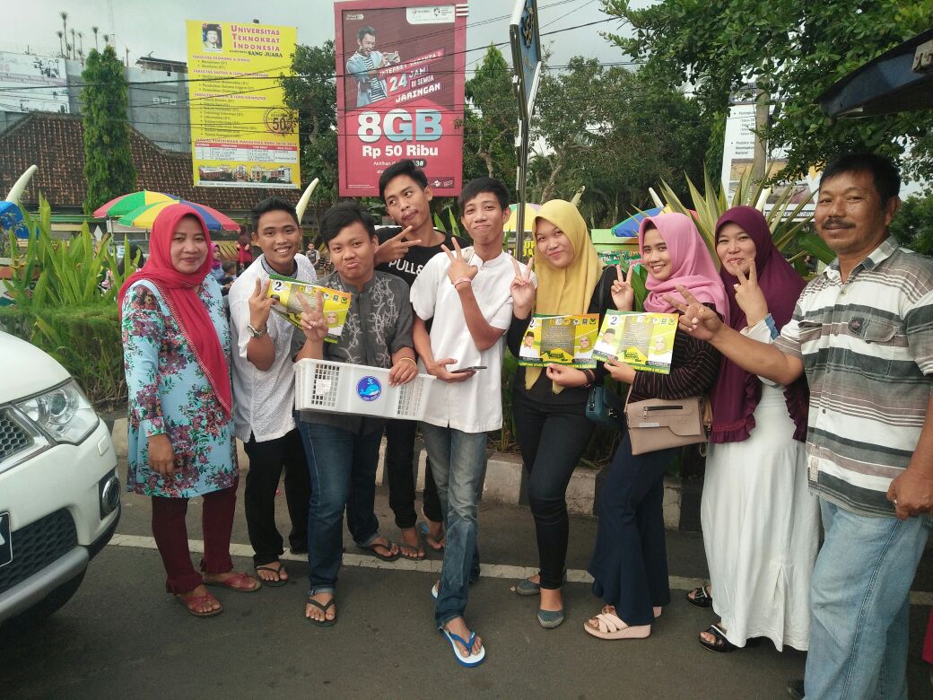 Barisan Pemuda Relawan Bang Ozi Gelar Aksi Sosial Serta Bagikan Takjil di Bulan Ramadhan