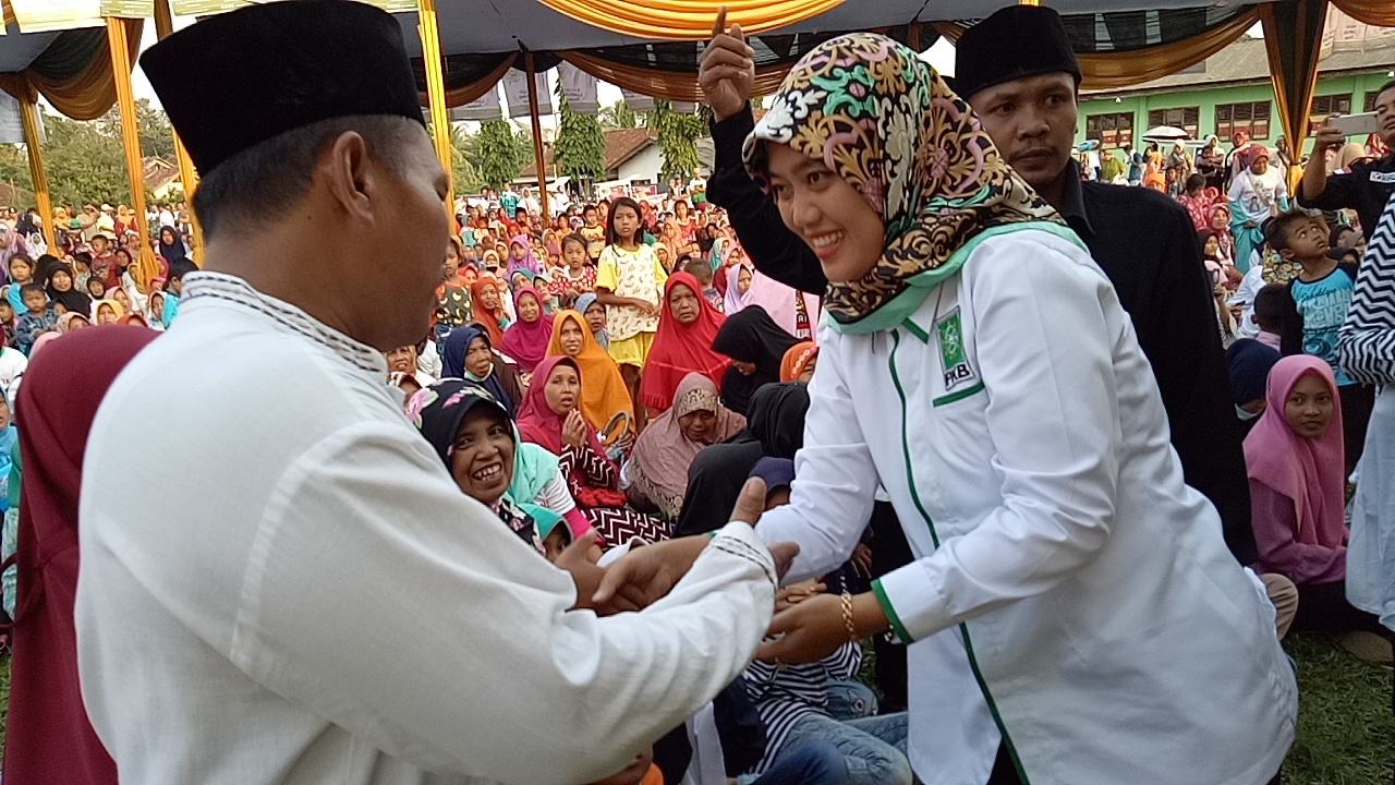 Orkestra Debu Hibur Warga Lamsel, Arinal – Nunik Yakin Rakyat Percaya Nyoblos di TPS