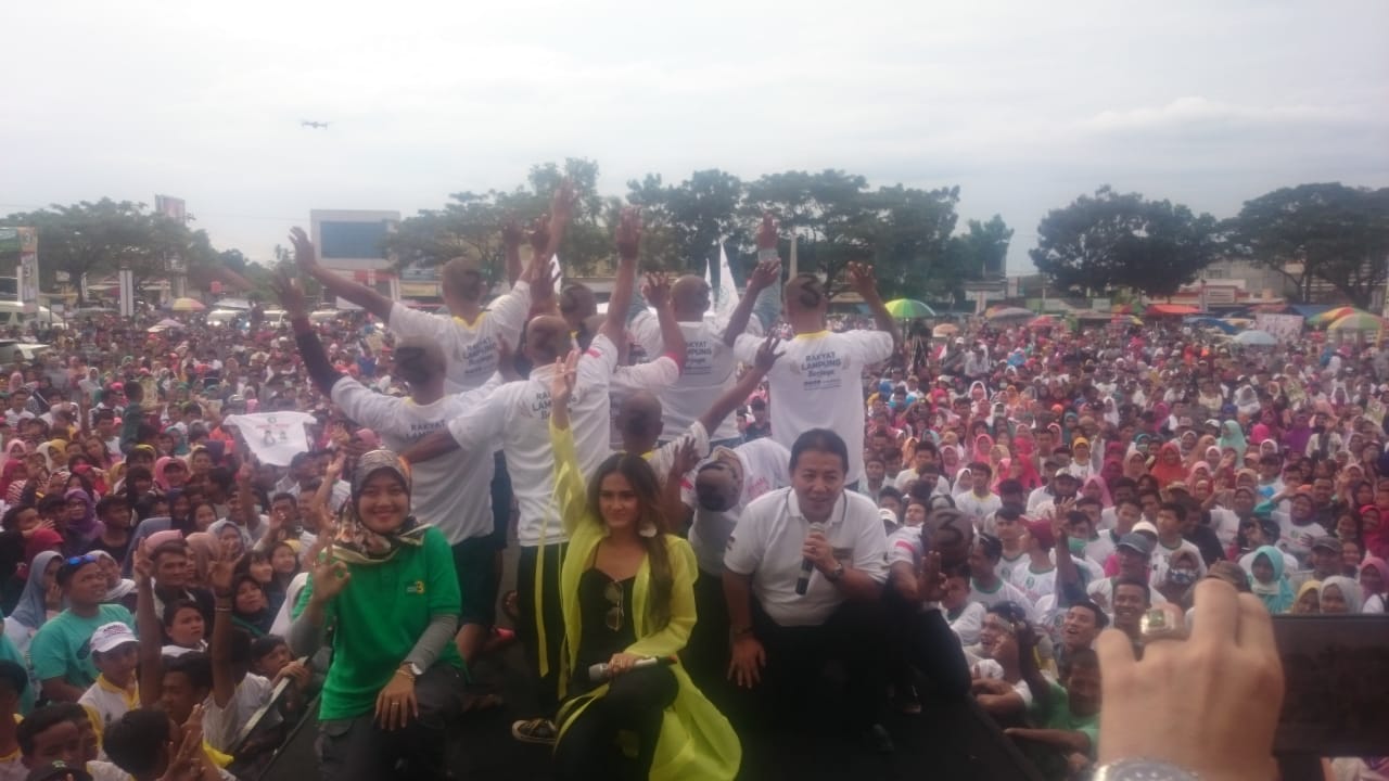 Artis Bebizie Ajak Warga Lampung Selatan Pilih Arinal – Nunik