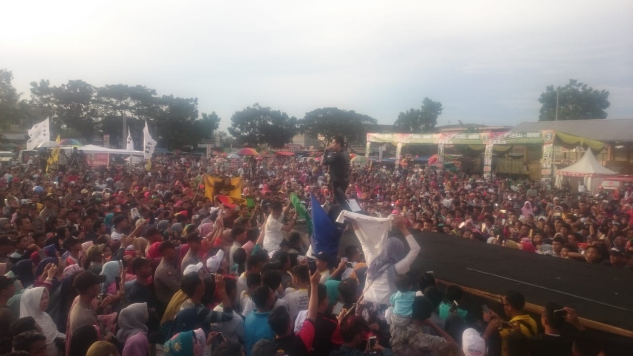 Band Armada ‘Hipnotis’ Warga Lamsel di Kampanye Akbar Arinal-Nunik