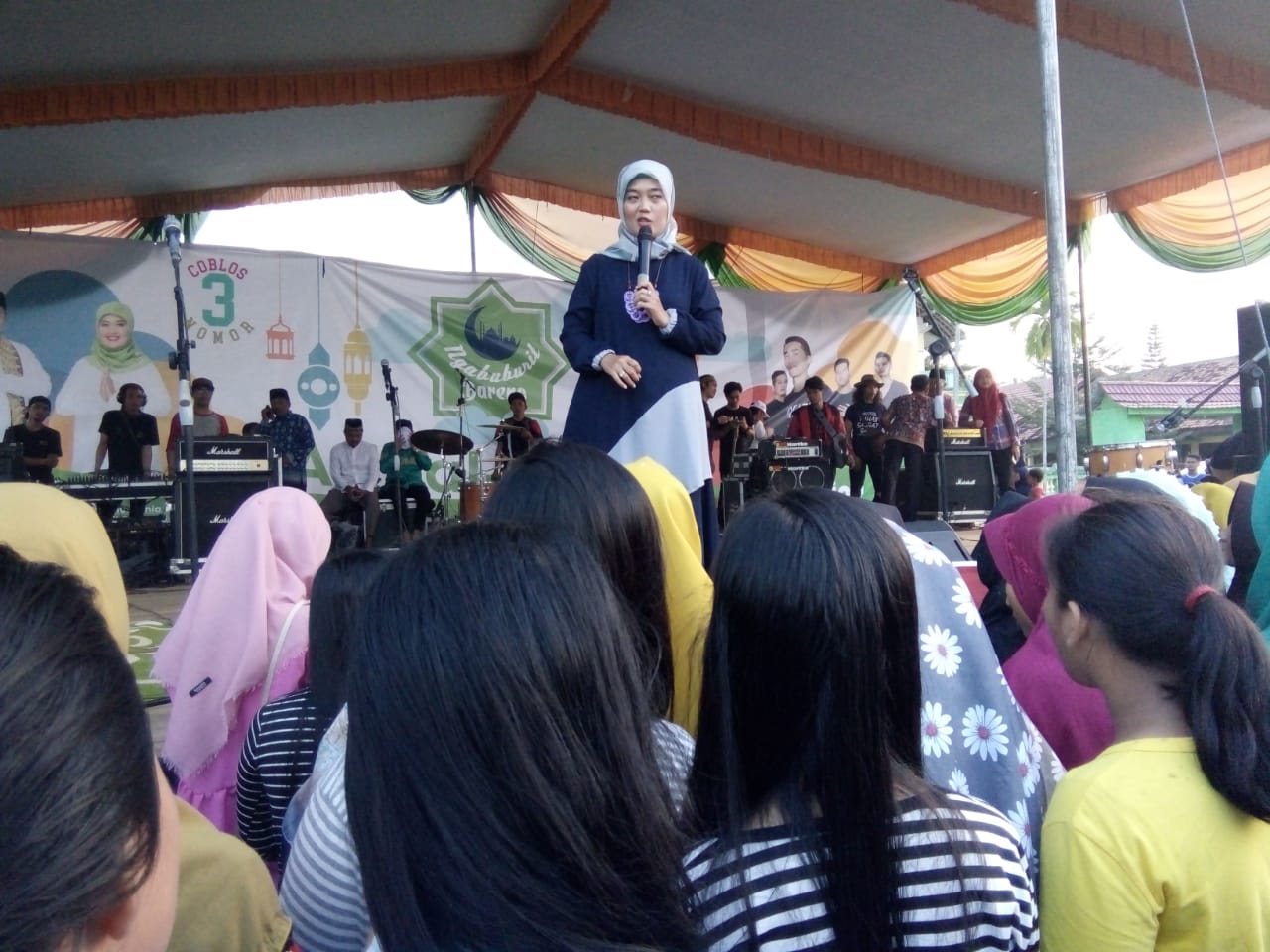 Jadi Wakil Gubernur, Nunik Berjanji Perbaiki Jalan Provinsi di Lampung Timur