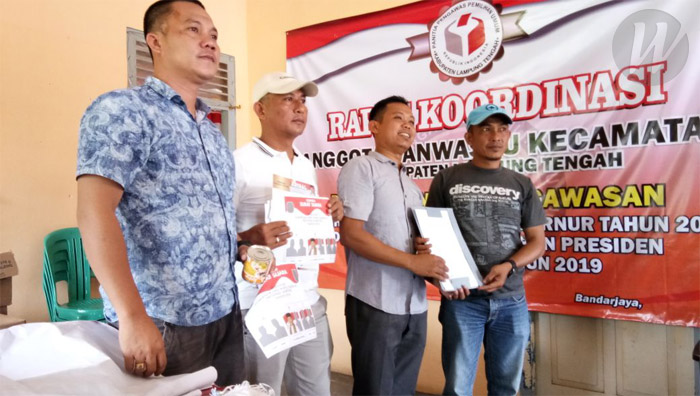 Panwaslu : Truk Logistik Arinal – Nunik Legal