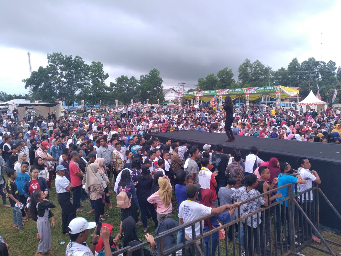 Warga Lamtim Mulai Padati Lapangan Merdeka Hadiri Acara Halal Bihalal Arinal-Nunik