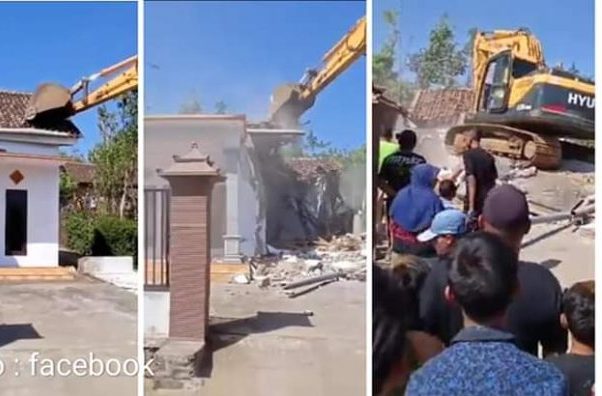 Ditinggal Merantau Istri Selingkuh, Suami Sewa Eksavator Robohkan Rumah di Malang