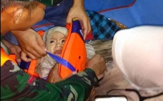 Alhamdulillah, Satu Bayi Korban Tenggelam KM Lestari Maju Selamat Sehari Terombang Ambing di Laut