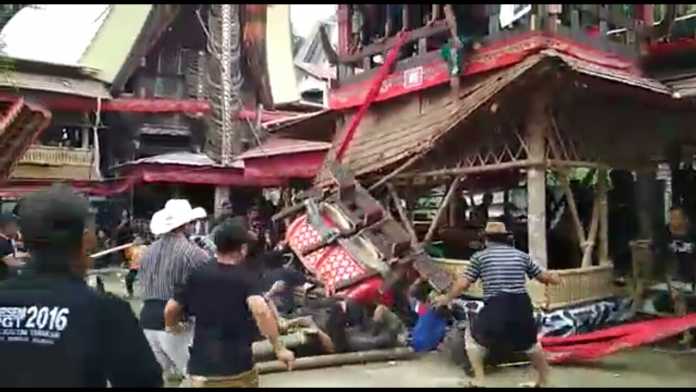 Tragis, Anak Tewas Tertimpa Peti Jenazah Ibu Sendiri