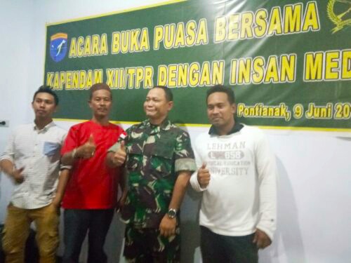 Pandam XII/Tpr Buka Puasa Bersama Puluhan Wartawan Pontianak Online Maupun Cetak