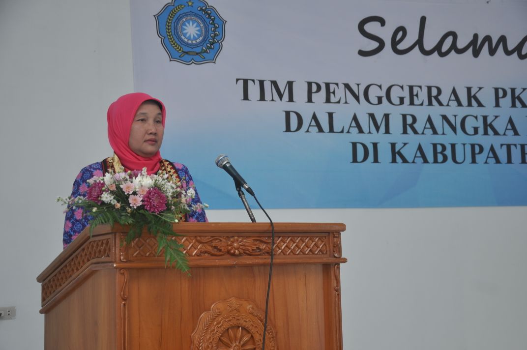 Ny. Titin Suprayitno Kunjungi PKK Tanggamus