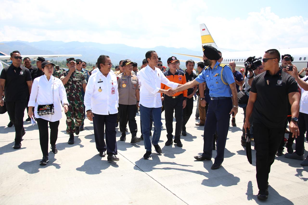 Kapolri dan Panglima TNI Dampingi Presiden RI Tinjau Korban Gempa Tsunami Palu Donggala