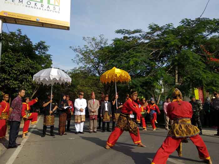 Parabola Dimeriahkan Atribut Budaya Lampung
