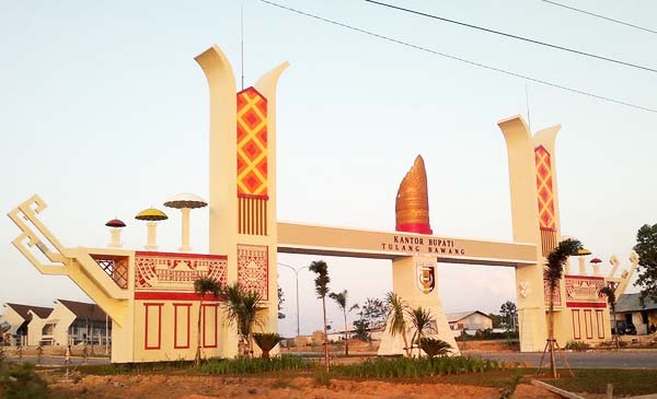 Dana ADK Desa Se-Tulang Bawang Belum Cair Kepala Kampung Ancam Demo Pemkab