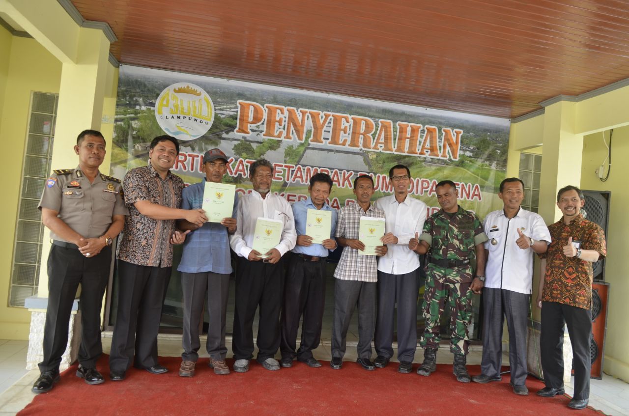 Penyerahan Sertifikat Tanah Kepada ex Petambak Plasma Dipasena