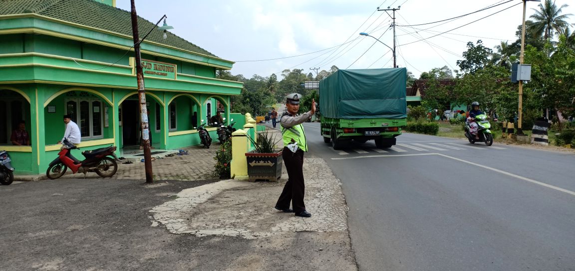 Polres Pesawaran Laksanakan Pam Giat Shalat Jum’at Antisipasi Kemacetan