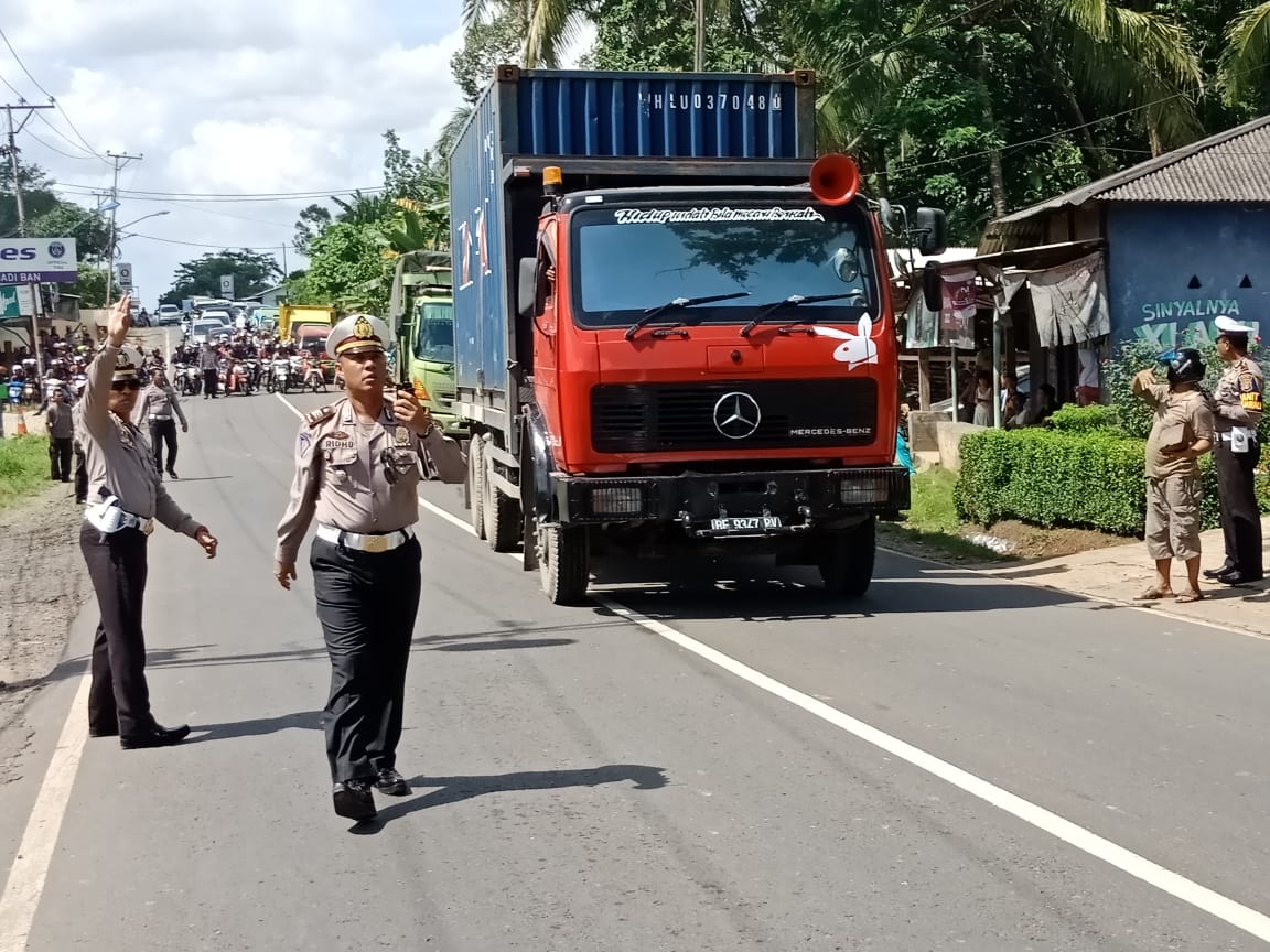 Laka Beruntun Libatkan Truk Fuso, Tiga Minibus dan Dua Motor Di Jalinbar