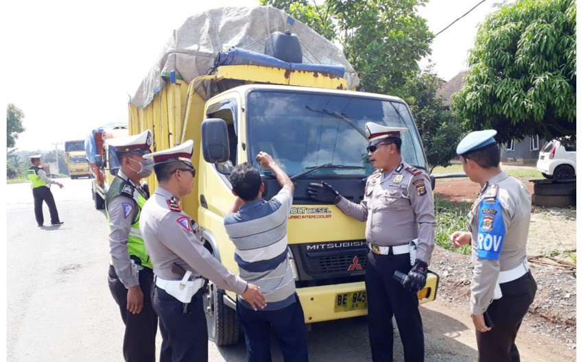 Kasat Lantas Pesawaran Pimpin Pemeriksaan Pengemudi Jalinbar