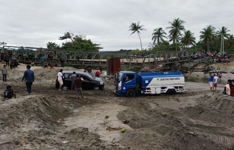 Kondisi Jalinbar Lampung-Bengkulu di Pesisir Barat Yang Putus Tak Juga Diperbaiki