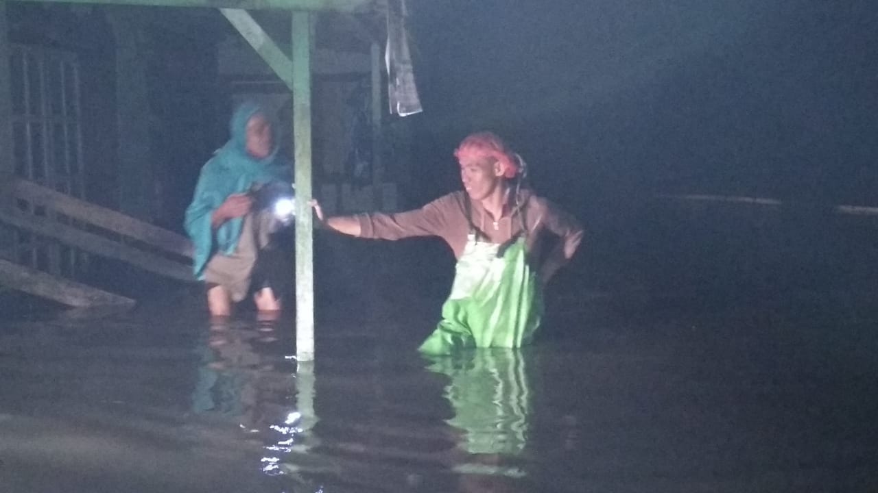 Sungai Meluap Jalinbar Pesibar Lumpuh Total