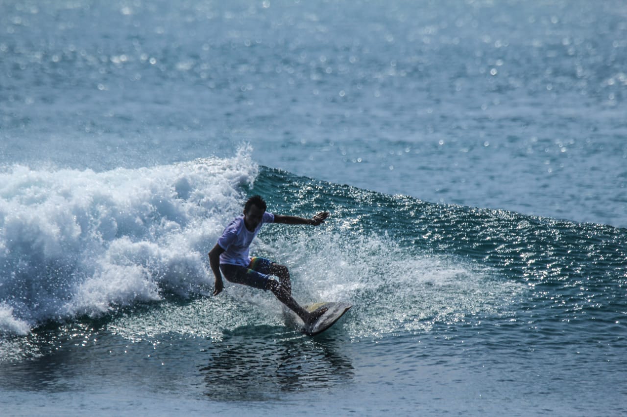 Kabupaten Pesisir Barat Surganya Para Surfing