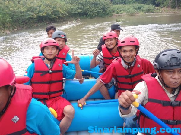 Wisata The Green Bamboo Khas Wahana Arung Jeram Lampung Utara