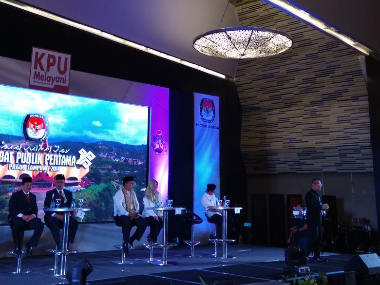 Cagub Lampung Herman HN dan M. Ridho Ficardo Enggan Bersalaman?