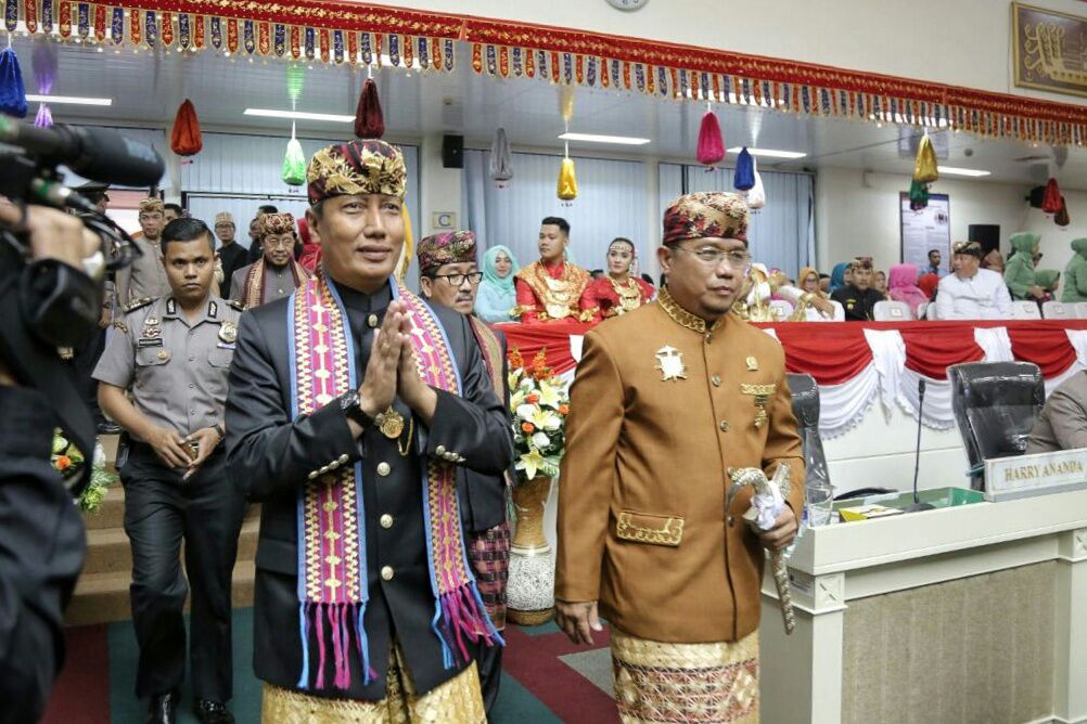 HUT Lampung Pjs Gubernur Lampung Disambut Prosesi Kanjauan Digedung Dewan