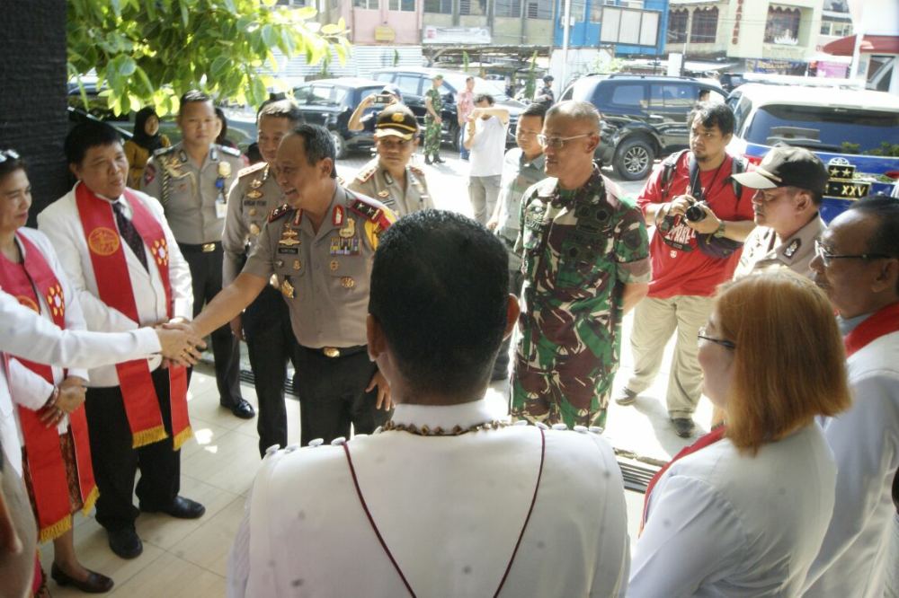 Kapolda Dan Danrem Pantau Jamaat Gereja di Bandarlampung