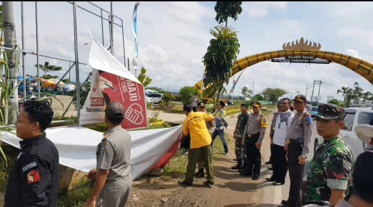 Alat Peraga Kampanye Pilgub dan Wagub Lampung Diturunkan