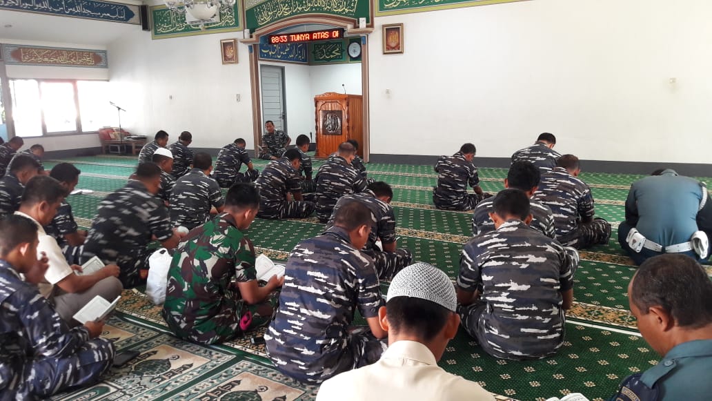Prajurit Lantamal XII Awali Bulan  Ramadhan 1439 H Baca Tartil Al-Qur’an