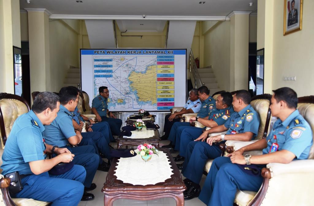 Danlantamal XII TNI Gregorius Agung Terima Kungker Danlanud Supadio Minggit Tribowo