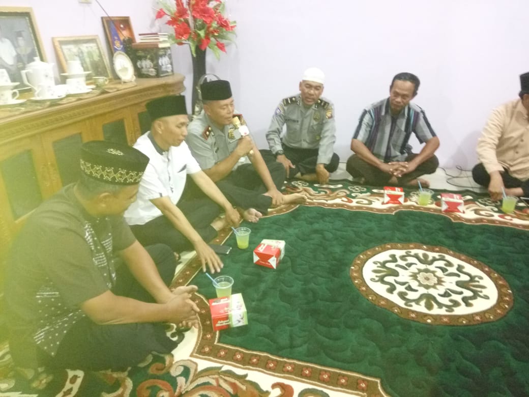 Kapolsek Pontianak Timur dan Jajaran Ajak Masyarakat Buka Puasa Bersama