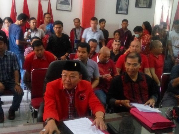 Drs Comelis MH: Lembaga Survei Mencoreng Nama Akademik dan Mengambil Hak Warga Kalbar